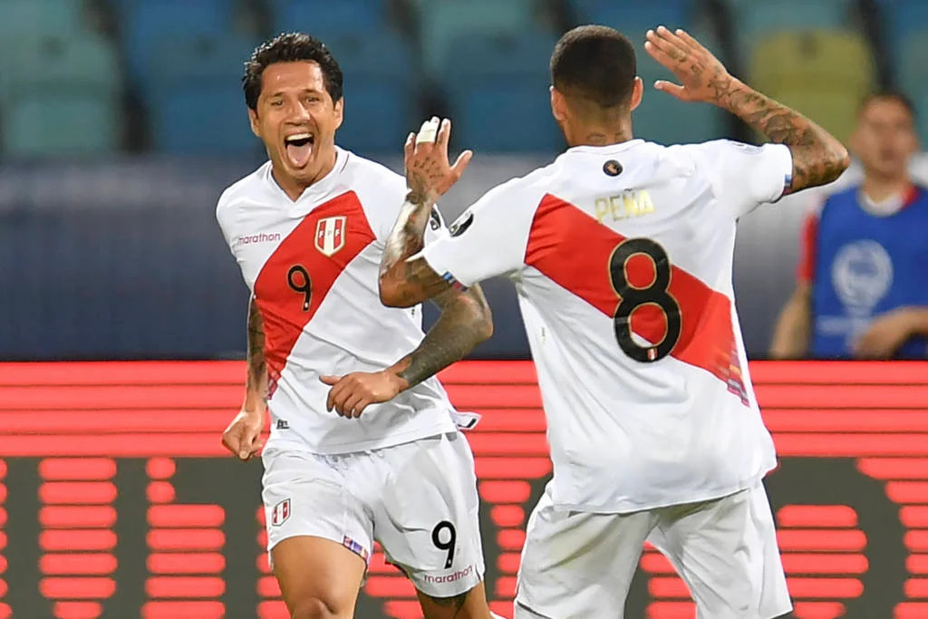 Com expulsões e decisão nos pênaltis, Peru elimina o Paraguai e avança à semifinal da Copa América