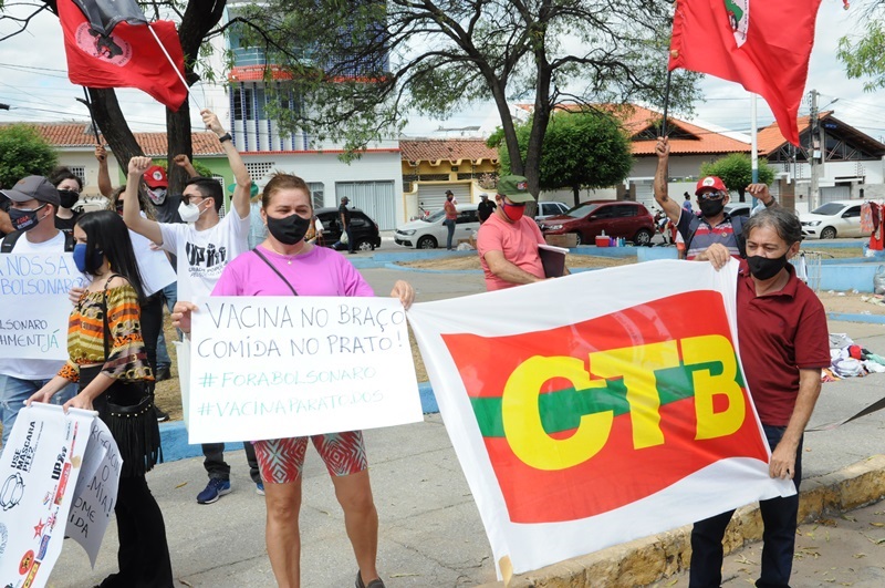 Cidades brasileiras têm atos contra o governo federal. Em Patos também houve manifestação