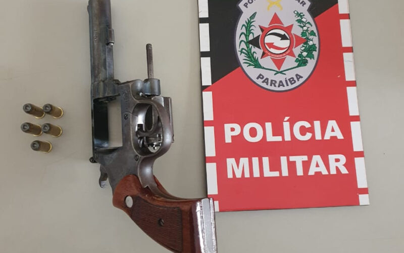 Polícia prende foragido da Justiça por roubo e tráfico de drogas em Catolé do Rocha