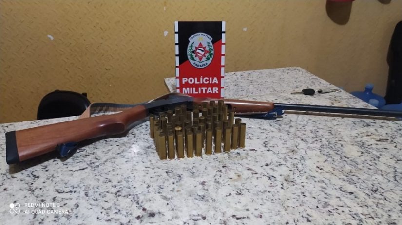 No Sertão: Suspeito de porte ilegal de arma é preso com espingarda e quase 50 munições
