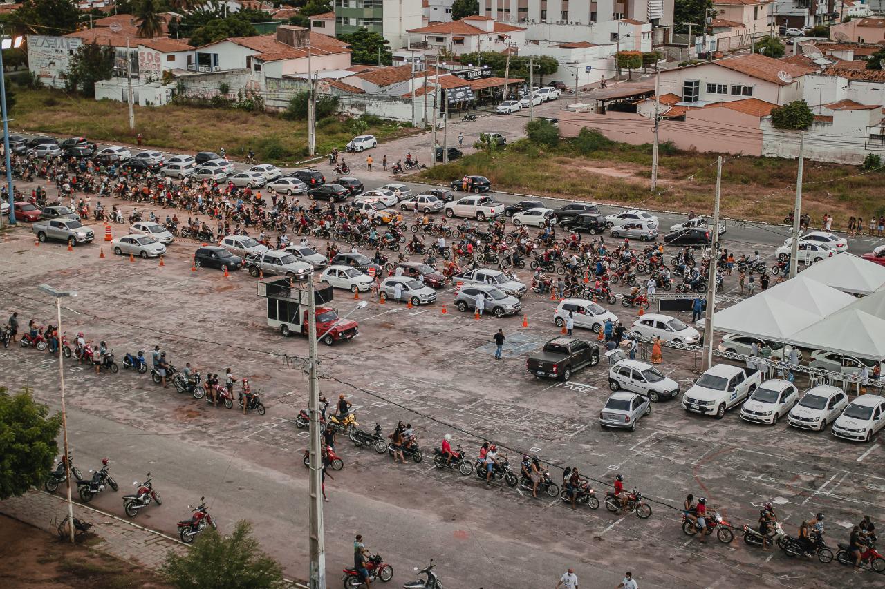 Patos vacinou 2.236 pessoas com 45 anos ou mais em pontos descentralizados e no Drive-thru do último sábado