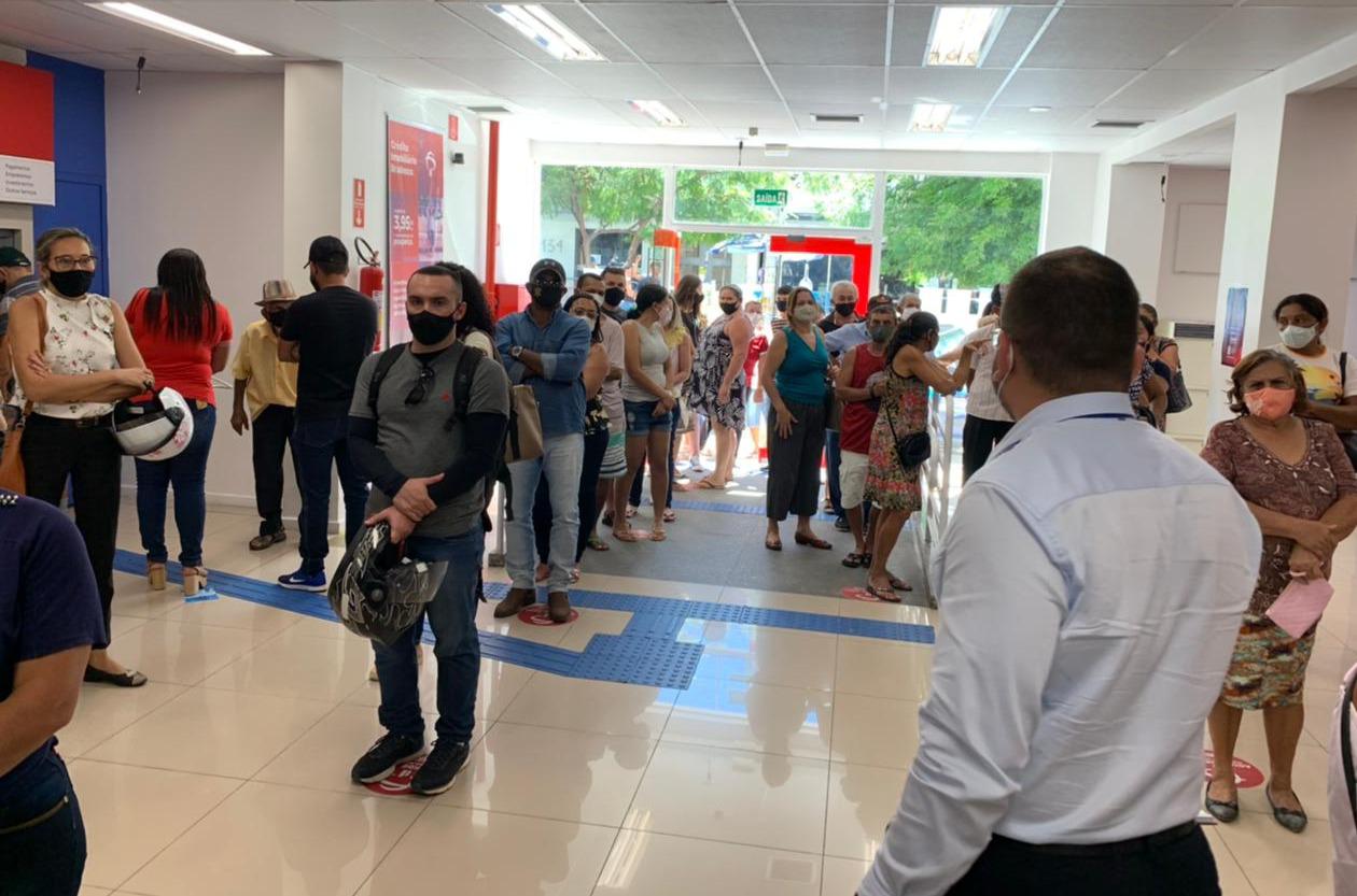 PROCON Patos autua agência bancária por descumprimento da Lei das Filas e das medidas sanitárias