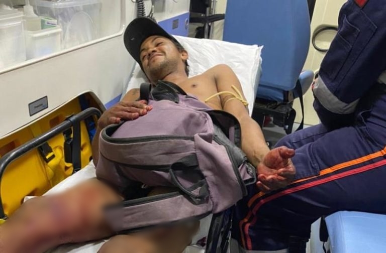 Homem sofre facada durante a madrugada desta terça (6) e é socorrido ao Complexo Hospitalar de Patos