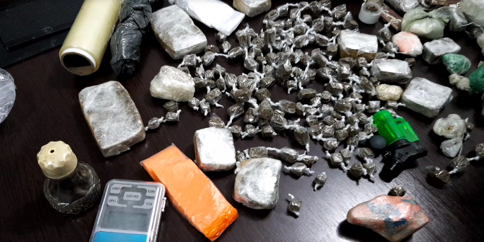 Polícias cumprem 14 mandados judiciais, prendem quatro suspeitos e apreendem drogas na região de Patos