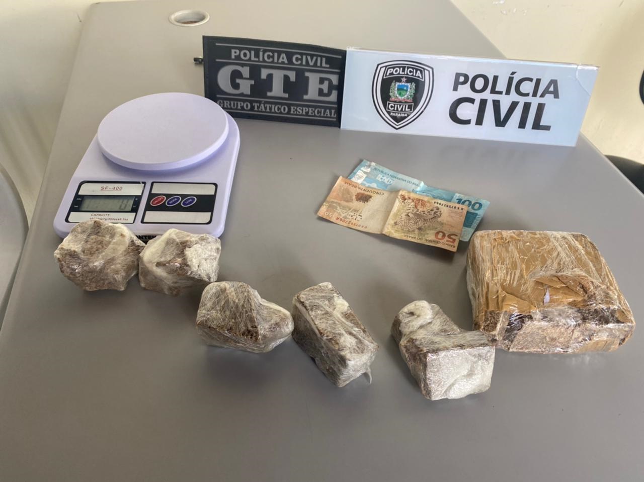 “4 mil pedras”: Polícia Civil prende em flagrante mulher que transportava crack dentro de Van na PB