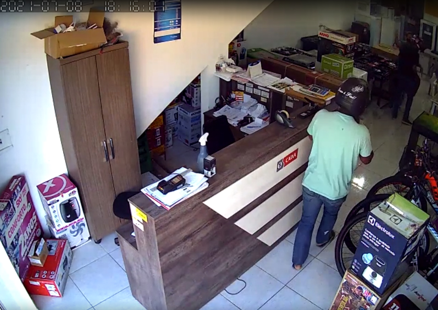 Bandidos armados assaltam loja de eletrodomésticos em São José de Espinharas
