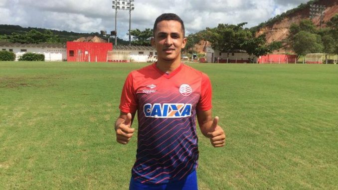 Treze contrata meia com passagens por Náutico, Coritiba e Chapecoense