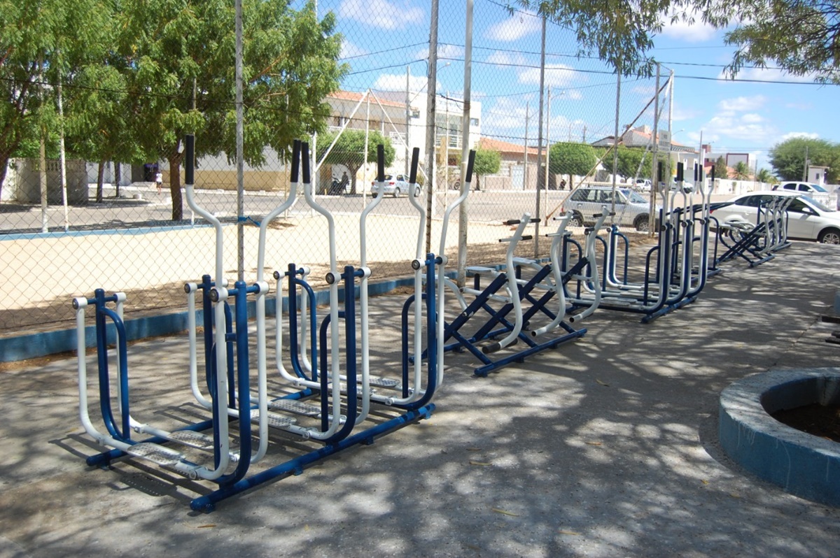 Vereador Jamerson Ferreira pede esclarecimento sobre manutenção de prédios e logradouros públicos. Ouça