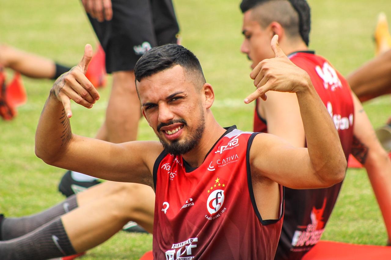 Campinense é o primeiro a entrar em campo neste sábado (10), com desfalques e reforços