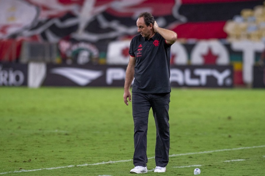 Flamengo anuncia a demissão de Rogério Ceni durante a madrugada