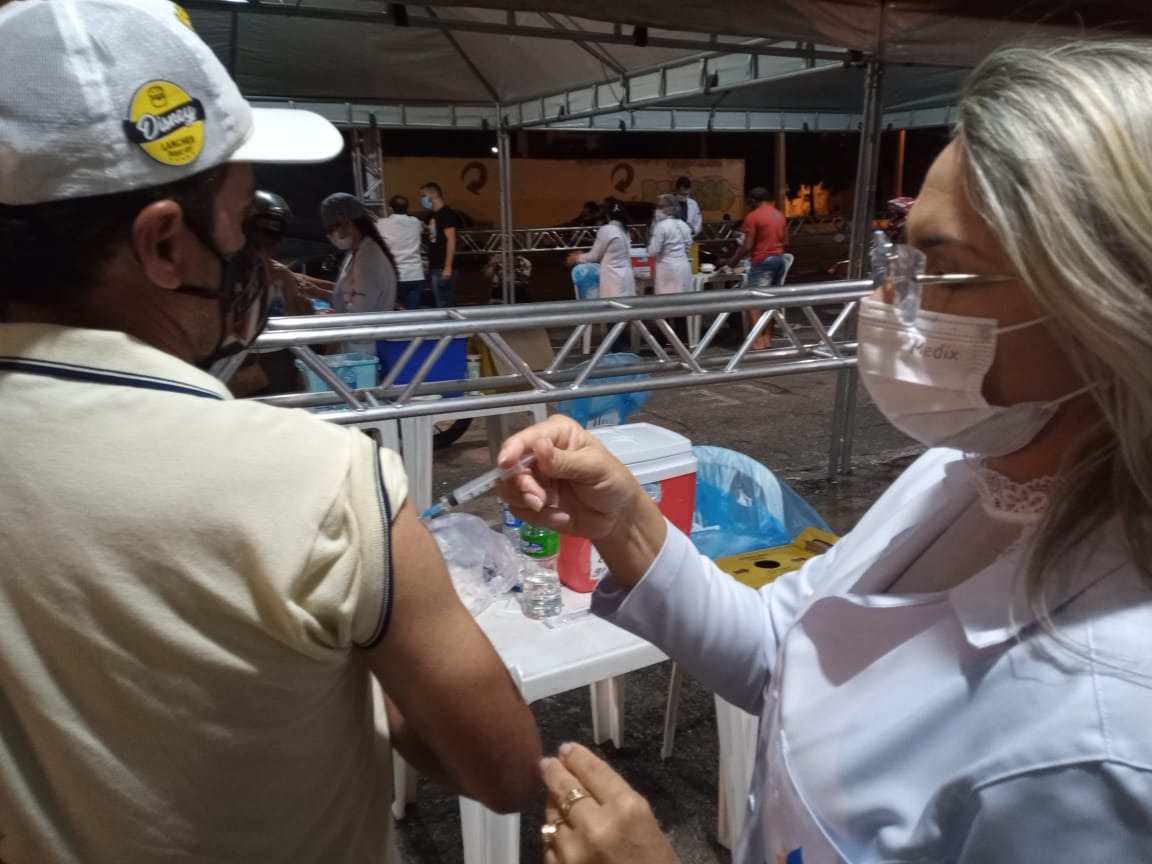 Prefeitura de Patos comemora sucesso em mais um drive-thru e imunização de mais de 700 munícipes de 42 anos ou mais
