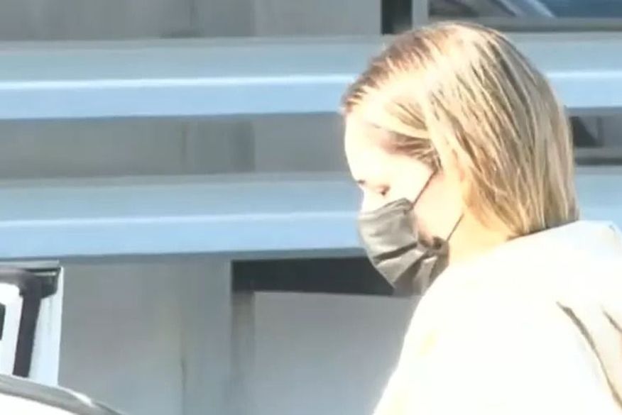 Pamella Holanda, mulher de DJ Ivis, depõe em delegacia após denunciar agressões