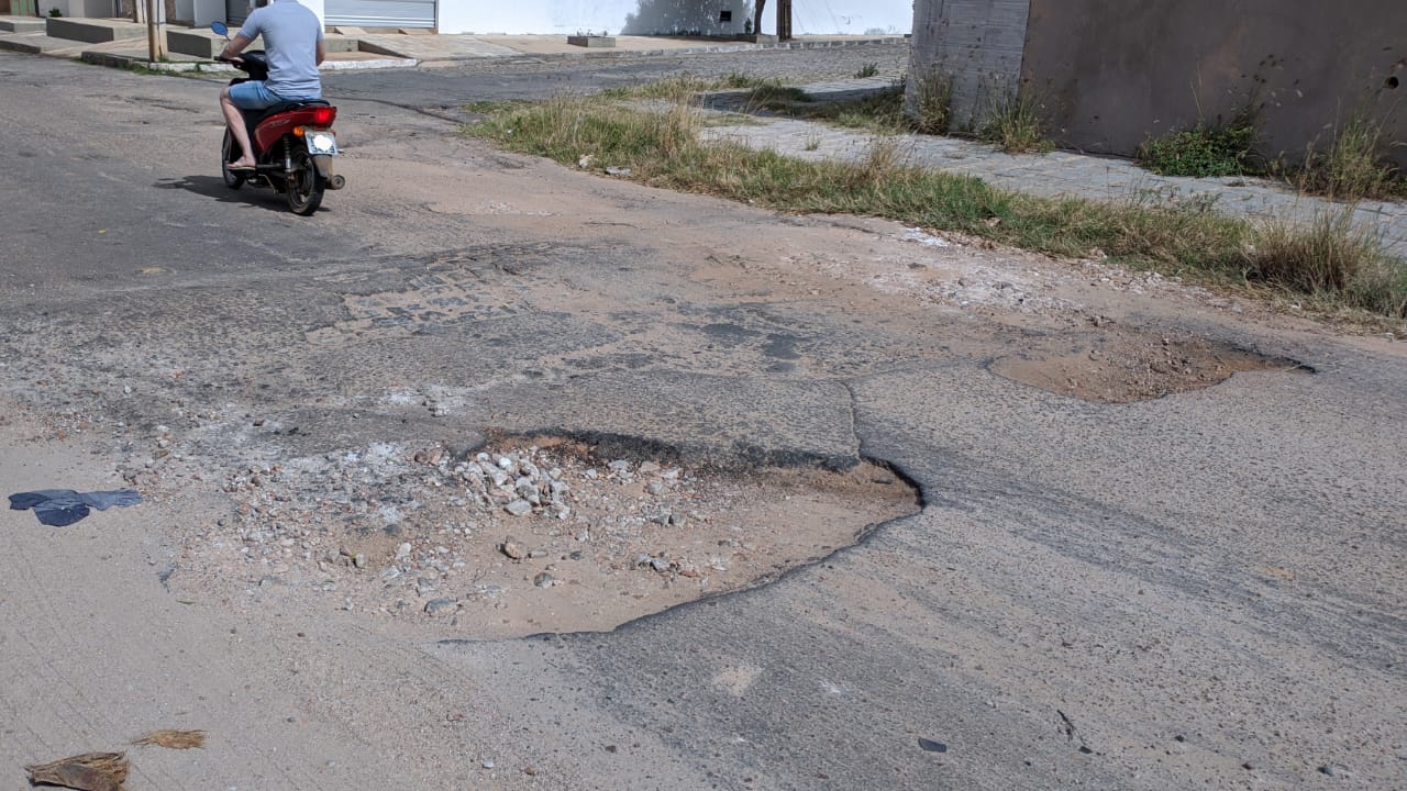 População do Jardim Europa reclama de rua esburacada