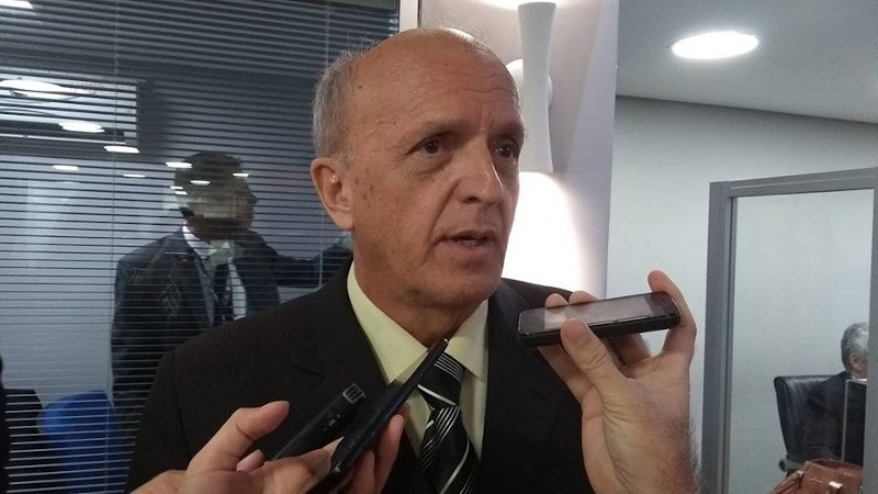 Secretário planeja remanejar 235 mil vacinas guardadas para 2° dose para avançar na vacinação