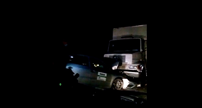 Colisão envolvendo veículo e caminhão é registrada na noite desta sexta-feira (16) na BR-230 em Patos