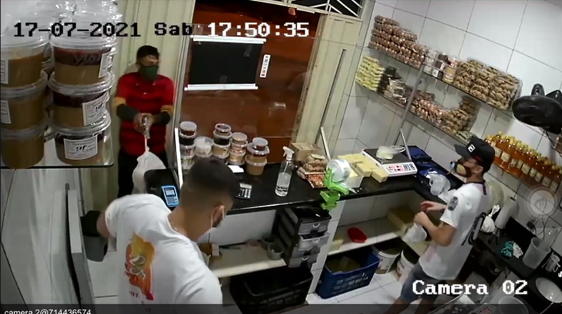 Câmeras registram assalto a estabelecimento comercial neste sábado (17) em Patos. Veja o vídeo