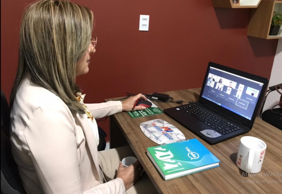 Durante reunião com vereadores de Patos, ENERGISA informa suspensão de notificações para troca das caixas de entrada de energia