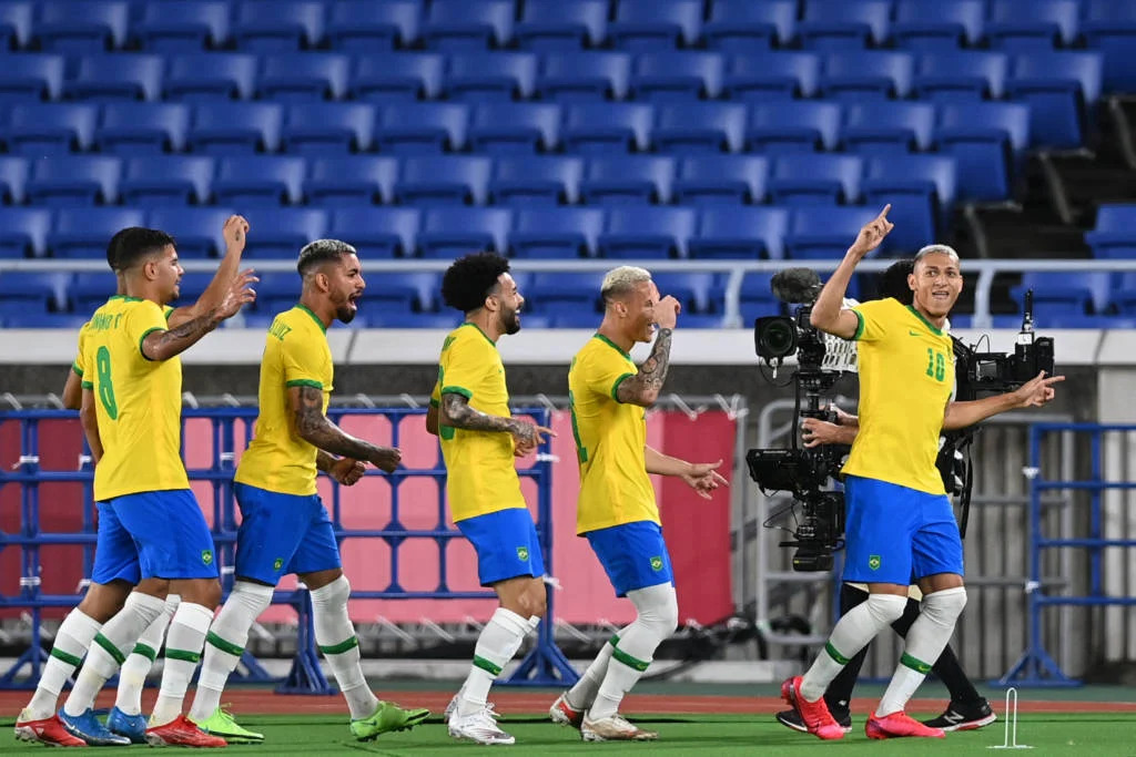 Richarlison marca hat-trick e Brasil vence Alemanha na estreia das Olimpíadas
