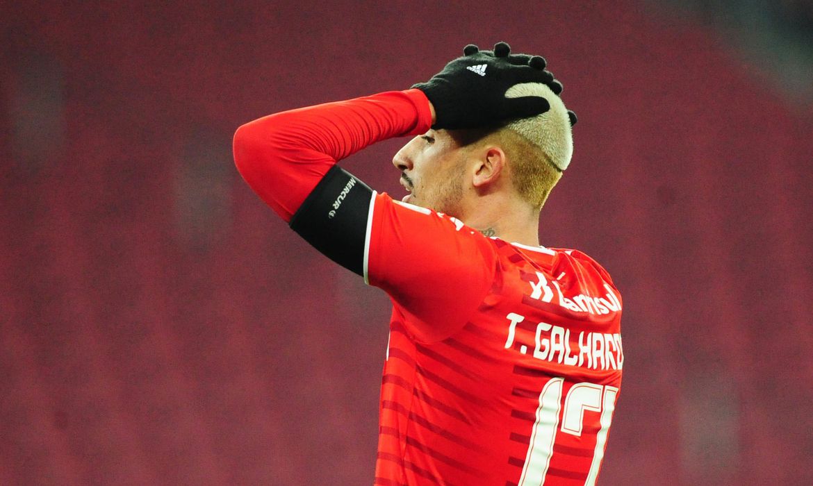 Internacional perde nos pênaltis e está fora da Libertadores