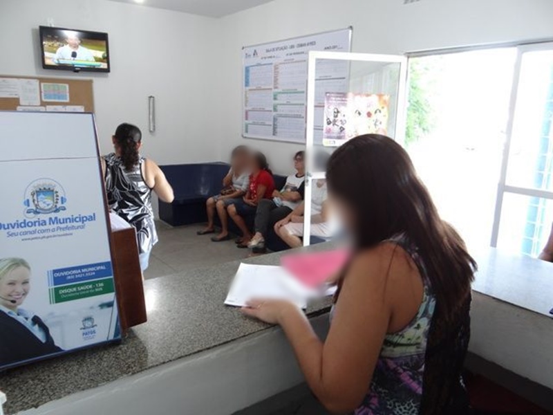 Vereador Josmá Oliveira aponta falta de materiais nas UBSs. Município diz que haverá melhorias na atenção básica. Ouça