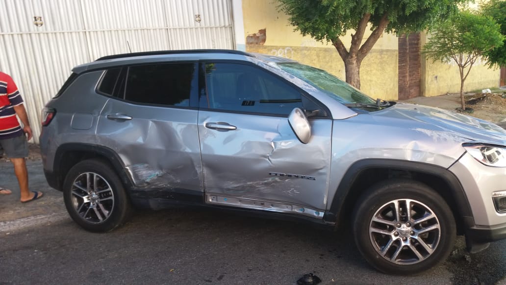 Veículos colidem em cruzamento da cidade de Patos na manhã deste sábado (24)