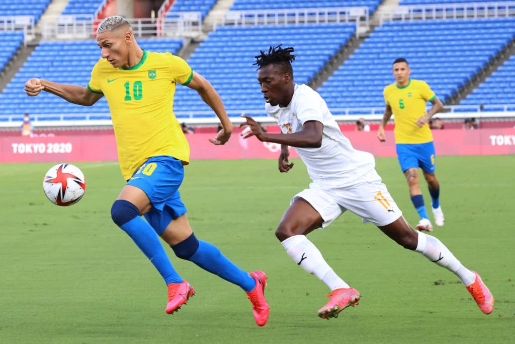 Douglas Luiz é expulso no início, e Brasil empata com a Costa do Marfim em Tóquio