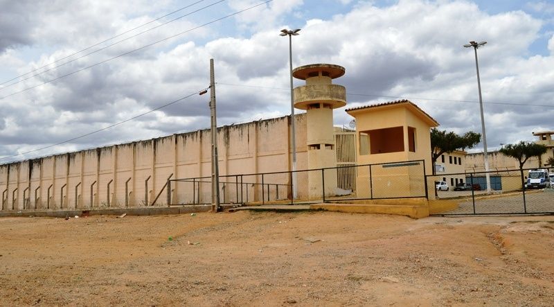 Polícia Penal encontra neste domingo (25), droga abandonada, no que poderia ser mais uma tentativa de entrada no Presídio de Patos