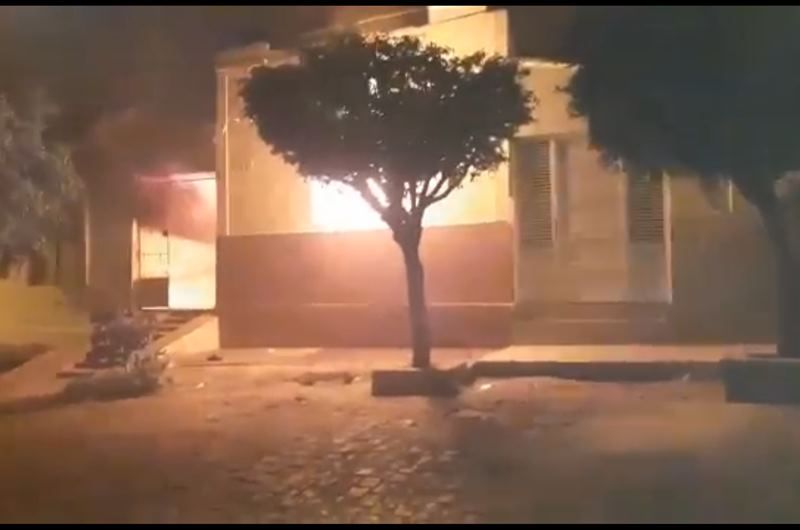 No Sertão: Jovem toca fogo na casa dos pais na noite deste sábado (24)