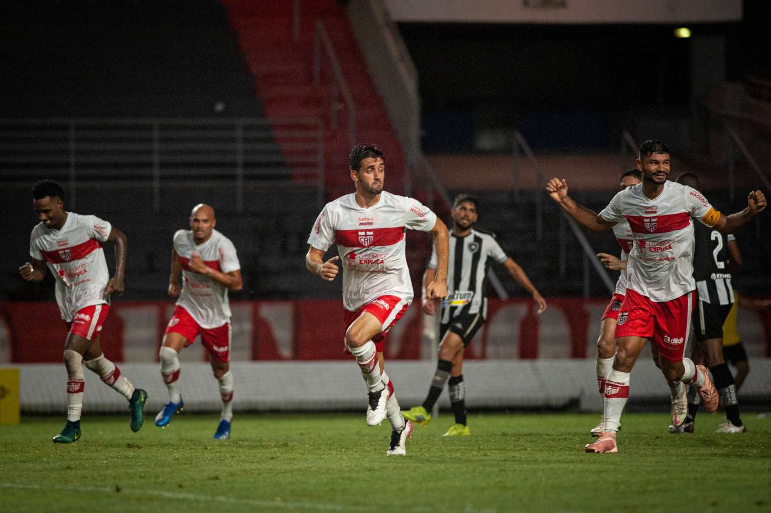 SÉRIE B: CRB sobe para 3º e Operário bate Coritiba