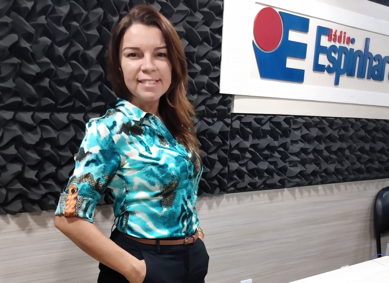 Câmara aprova título de cidadã patoense a jornalista Wania Nóbrega