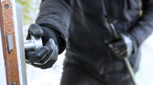 Radialista Luis Carlos da Rádio Espinharas, tem casa invadida e produtos roubados na madrugada desta quarta-feira (28)