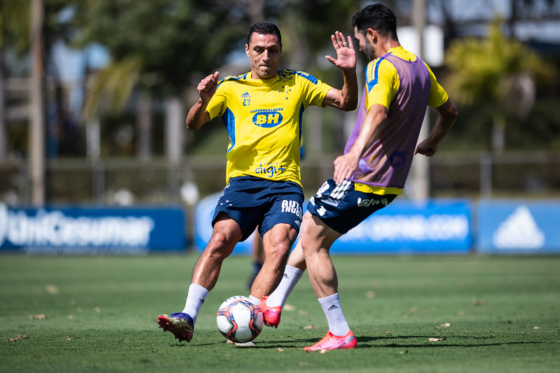 Série B: Cruzeiro confirma punição da Fifa por dívida e impossibilidade de trazer reforços