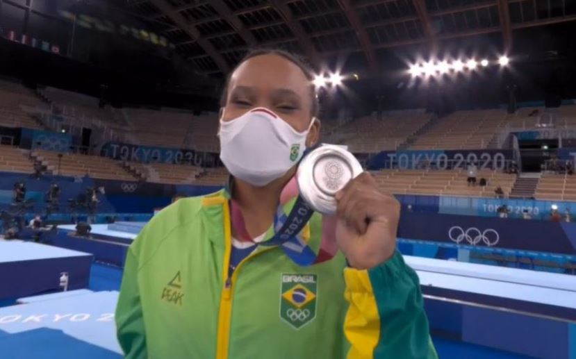 Rebeca Andrade leva prata inédita no individual geral da ginástica artística