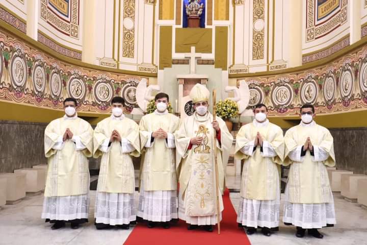 Diocese se alegra com Ordenação de Cinco Novos Diáconos