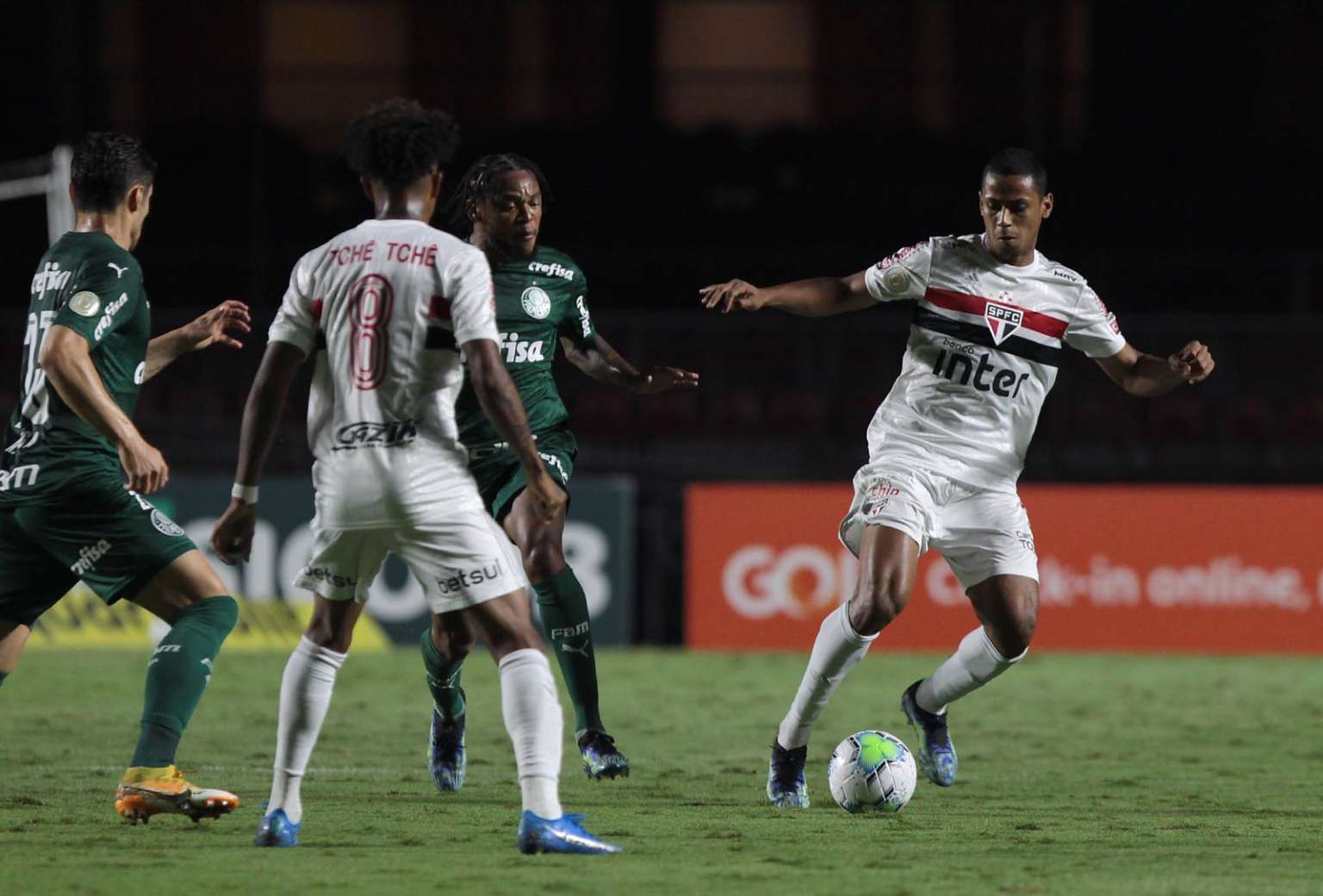 BRASILEIRÃO: Choque-Rei com polêmica, empate Colorado e vitória do Bragantino