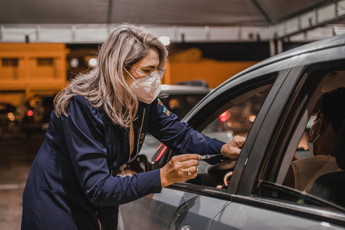 Patoeses com 30 anos ou mais, serão vacinados contra a covid-19 nesta segunda-feira (02) em mais drive-thru