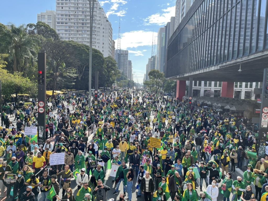 Apoiadores de Bolsonaro se reúnem a favor do voto impresso nas capitais e em várias cidades do país neste domingo (01)