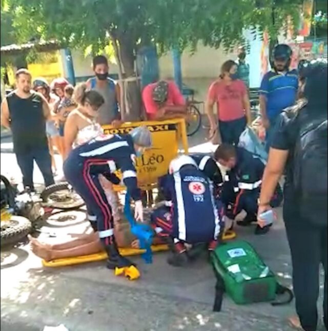 Homem fica ferido em acidente envolvendo carro e moto no centro de Patos nesta terça (03)