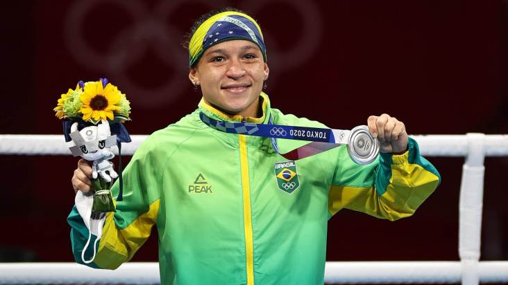 Beatriz Ferreira perde para irlandesa e fica com a prata no boxe