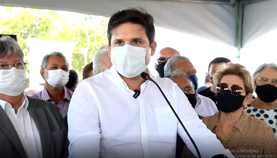 Voo inaugural: Hugo Mota diz que agora Patos será a porta de entrada e de saída do sertão da PB. Veja o vídeo