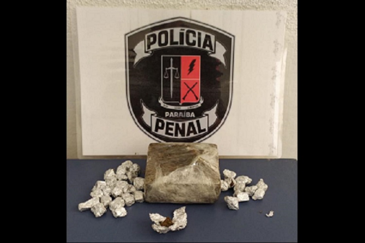 Pacote com 275 gramas de maconha é apreendido durante banho de sol dos presos no Presídio de Sousa