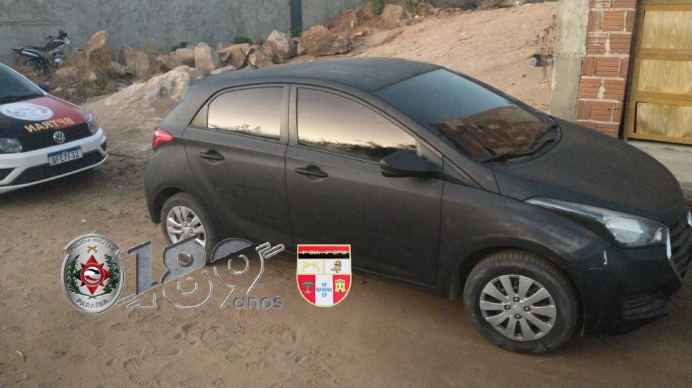 Polícia Militar recupera veículo com restrição de roubo/furto em Desterro