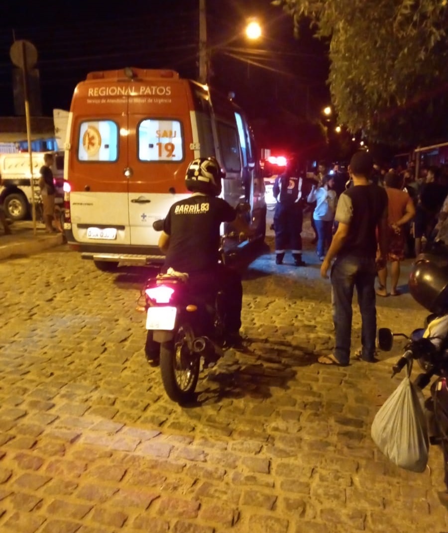 Jovem é alvejado tiros na noite desta terça-feira (10) no José Mariz em Patos