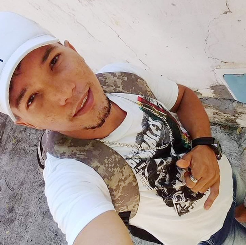 Familiares e amigos acham que jovem, Lucas Santana, foi morto por engano na noite desta terça-feira (10) em Patos