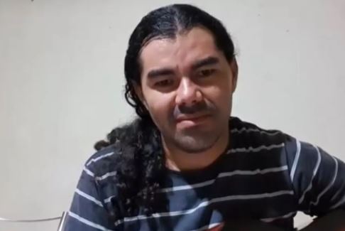 Natural de Patos, cantor Carlos Alexandre tenta matar ex-mulher, atira na enteada e depois se mata; Vizinhos ouviram gritos