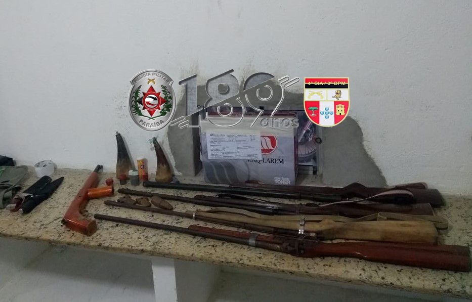 Polícia apreende armas de fogo com suspeito de praticar violência doméstica em Livramento-PB