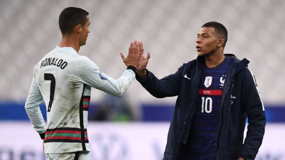 Jornal: PSG já não conta com Mbappé para 2022 e vai atrás de Cristiano Ronaldo para fazer trio com Messi e Neymar