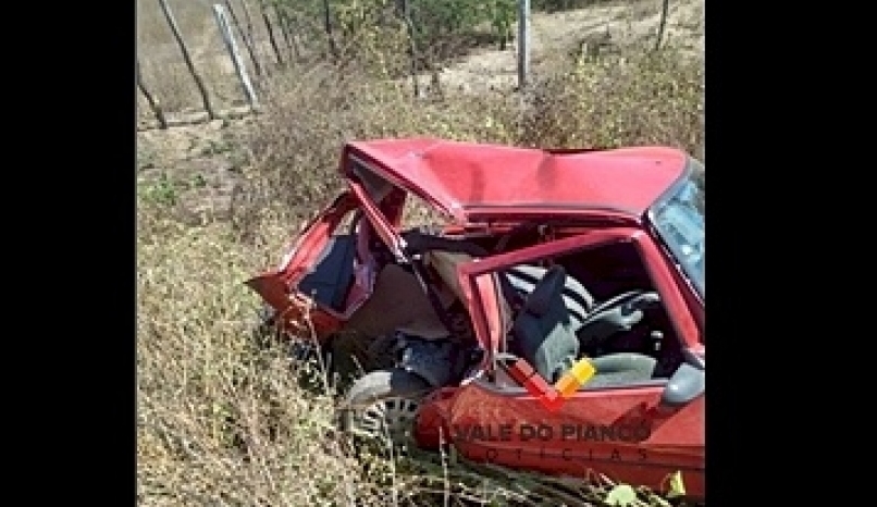 Colisão entre Hilux e Uno deixa uma pessoa ferida, em Ibiara