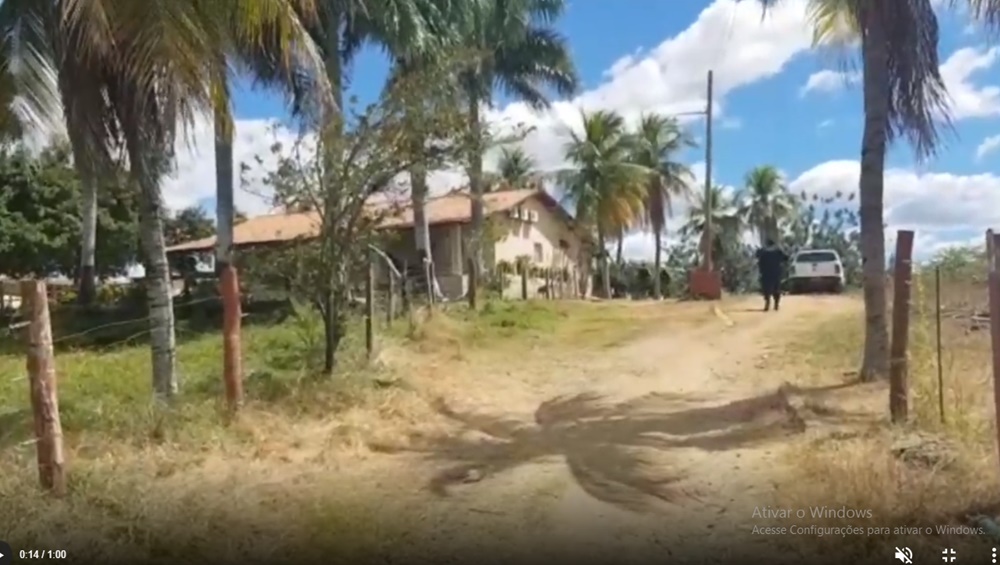 Criminoso que morreu em confronto com a Polícia Civil em Pombal tinha material com crianças nuas em sua granja. Veja o vídeo