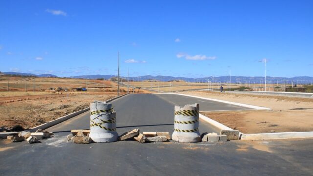 Assessoria do Bairro planejado Cidade do Sol, em Patos diz que recebeu orientação da Sttrans para interditar temporariamente via de acesso